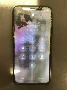 画面が割れて液漏れが発生したiPhoneXR
