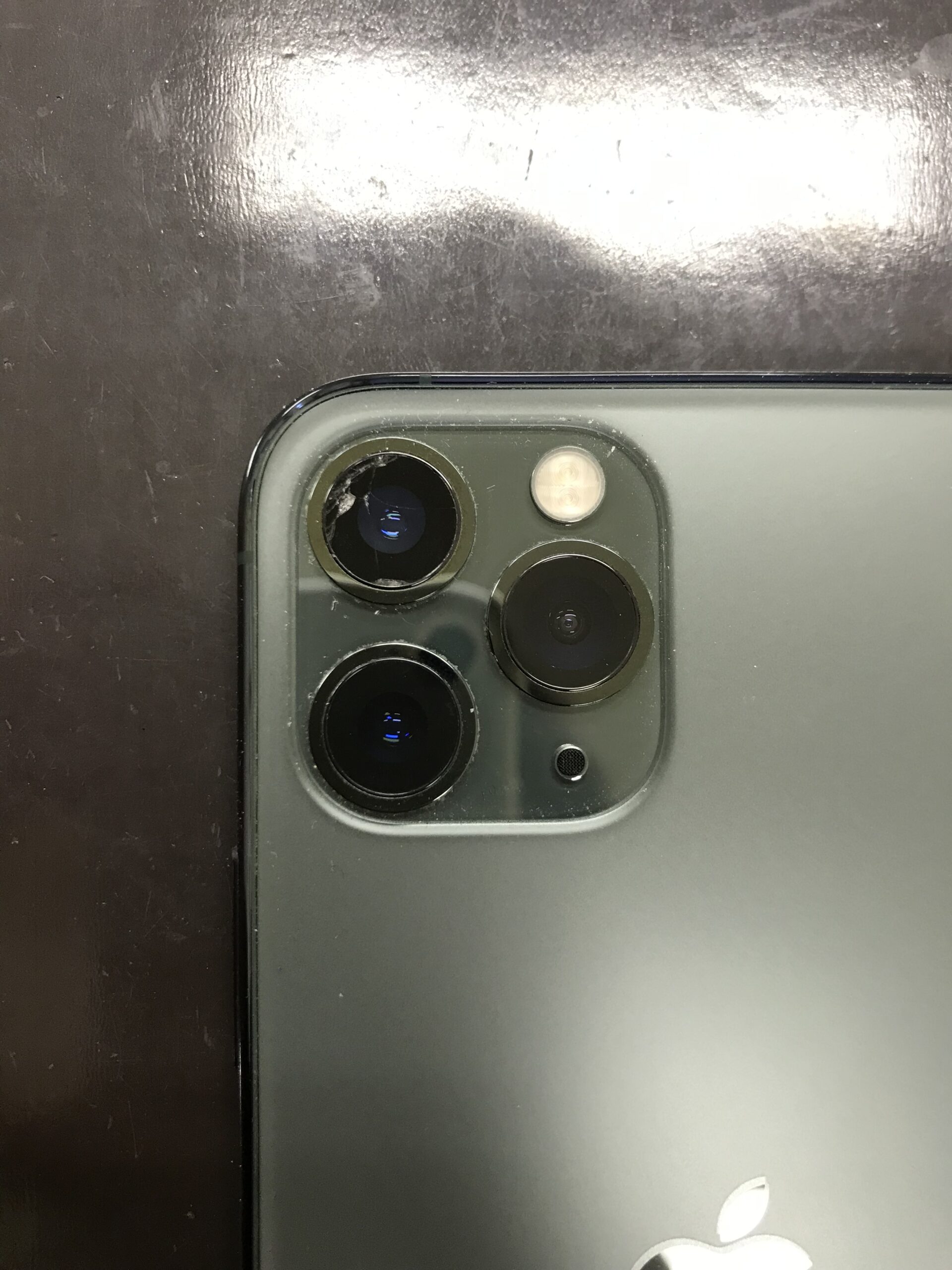カメラレンズ修理前のiPhone11Pro