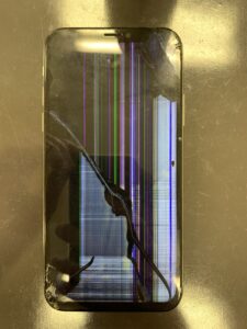 液晶が割れたiPhoneXS