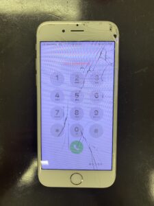 液晶が壊れて白く濁ったiPhone6s