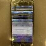 【アイフォン8】液晶がバキバキに割れたiPhone8の修理