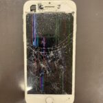 【アイフォン8】バキバキに割れて画面が見えなくなったiPhone8の修理