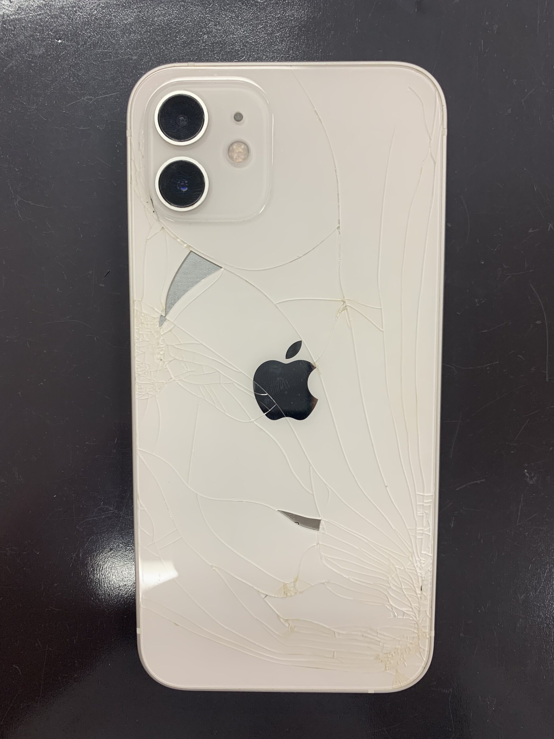アイフォン12】背面ガラスが割れたiPhone12の修理 – iPhone修理を岡山 