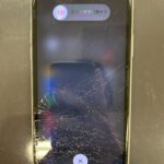 【アイフォンXR】画面がバキバキに割れたiPhoneXRの修理