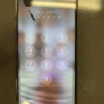 【アイフォン】液晶が壊れ液漏れしているiPhoneXSMAXの画面修理