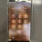 【アイフォン】バキバキに割れてしまったiPhoneSE第二世代の画面修理